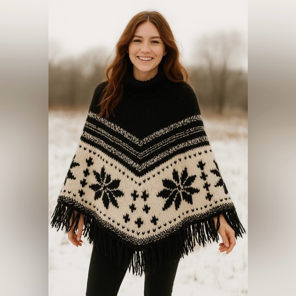 BCBG MaxAzria Black & White Snowflake Fringed Poncho Size Small Medium